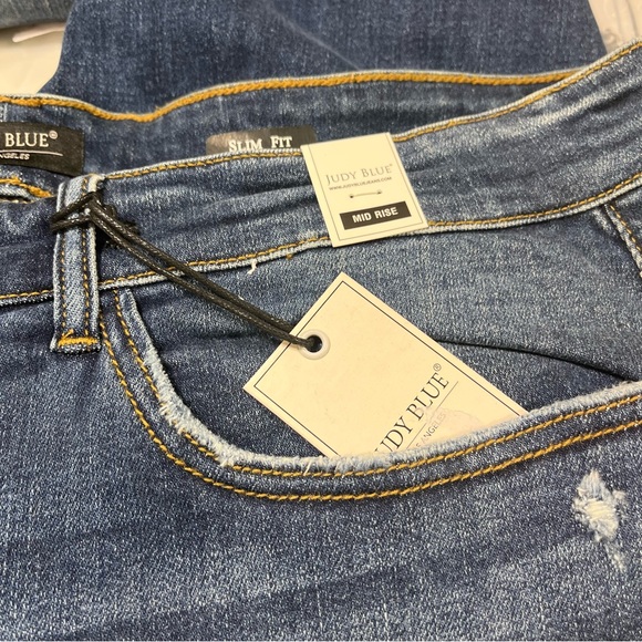💋NWT💋 Judy Blue Cuffed Destroyed Slim Fit Jeans  Plus Size 24W - Picture 9 of 12